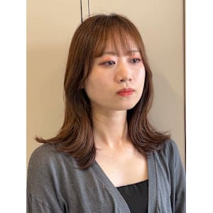 リバース巻きも内巻きもかわいいレイヤーカット♪