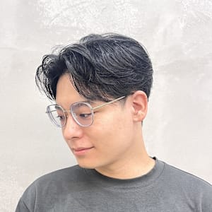 清潔感と大人っぽさが際立つ◎ニュアンスパーマ/センターパート