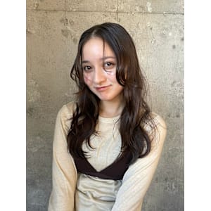 顔周りカットニュアンパーマ風コテ巻きアレンジ - YOKE【ヨーク】掲載中