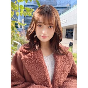 2wayバングでイメチェン顔まわりレイヤーのくびれヘアが人気