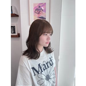 オリーブベージュ/ベージュカラー/ウェーブヘア - HaKU【ハク】掲載中