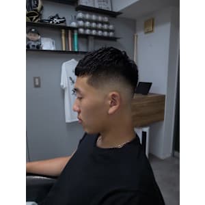 バーバークロップミドルスキンフェードアイロンパーマ/渋谷