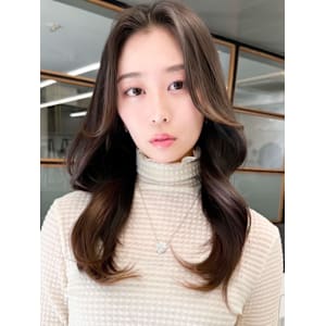 韓国風センター分けセミロング×大人美人暗髪グレージュ