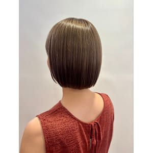 【オリーブベージュ×コンパクトボブ】 