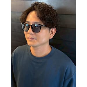 メンズパーマ センターパート マッシュ ツイスパ 束感