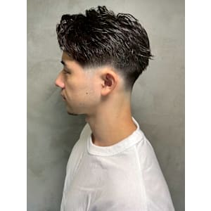 サイドパート 黒髪 フェードカット ビジネス 20代 30代