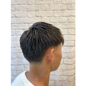 フォアードツーブロスキンフェード