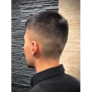 フェード　クロップ - ヒロ銀座バーバーショップ難波店【ヒロギンザバーバーショップナンバテン】掲載中