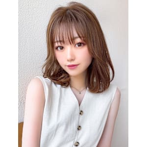 30代小顔に見えるくびれヘアレイヤー × オリーブグレージュ