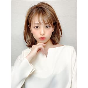 30代小顔に見えるくびれヘアレイヤー × オリーブグレージュ