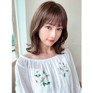 30代小顔に見えるくびれヘアレイヤー × オリーブグレージュ