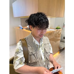 今流行りのメンズパーマ