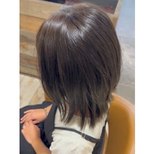 オリーブグレージュ×外ハネボブ