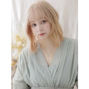 ハイトーンカラーくせ毛風ニュアンスパーマ　ホワイトブロンド