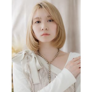 垢抜けハイトーンカラーミディアムレイヤー　パールベージュ