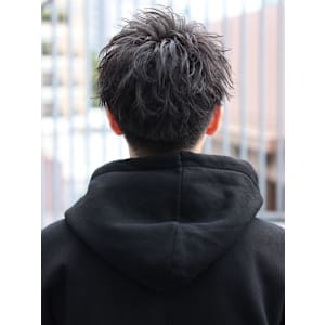 正面も横顔もカッコいいダウンバングショート