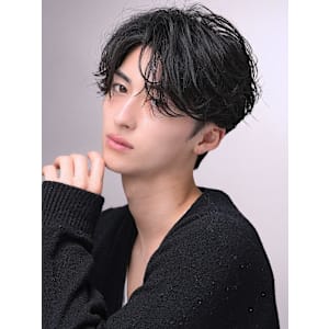 ツーブロックシャープフェザー「センターパート」