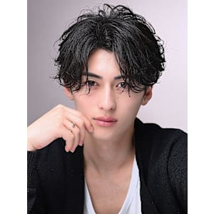 ツーブロックシャープフェザー「センターパート」