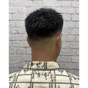 スキンフェードで魅せるシャープなスパイキースタイル - グレイスフルバーバー プラチナム【グレイスフルバーバー プラチナム】掲載中