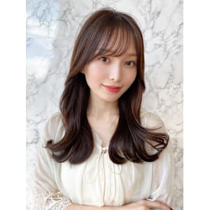 大人かわいいくびれヘアセミロング × ミルクティーベージュ