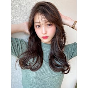 暗髪でも出せるこなれ感フェイスレイヤー×ナチュラルセミロング