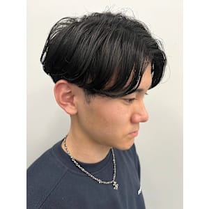 センターパート アッシュ 艶感 メンズショート ツーブロック