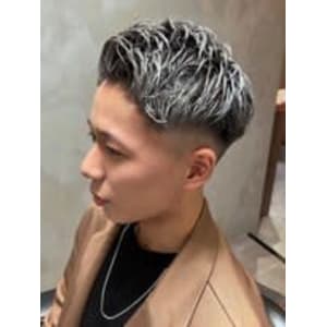 フェードカット ブリーチ シルバー アップバング