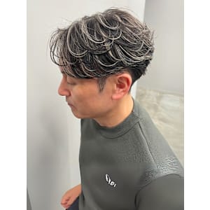 センターパート ハイライトカラー ツーブロック メンズカット