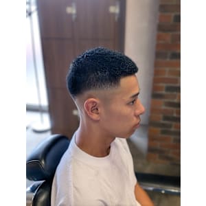 クロップ・スキンフェード - @110 BARBER SHOP CONTINENTAL【ワンワンオー バーバー ショップ コンチネンタル】掲載中