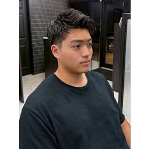 アップバングショート　ウェーブバング　短髪　束感　刈り上げ