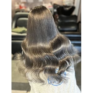 ナナセ/グレー/グレージュ/レイヤーカット