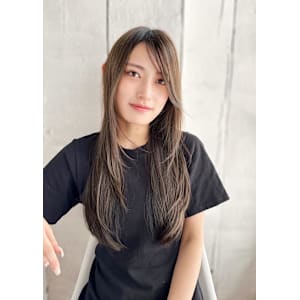 さらっと落ちるナチュラル内巻きレイヤー