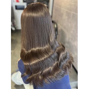 《鈴木茉奈》オリーブブラウン/トーンアップ/外巻き