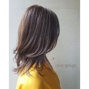 オリーブグレージュ