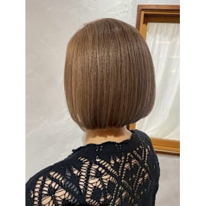 ショートボブ ベージュ 髪質改善 顔周りカット 20代