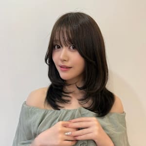 20代30代大人可愛いミディアムレイヤーオリーブグレージュ