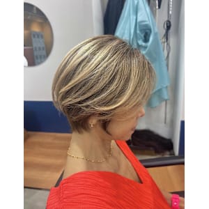 くびれショートヘア