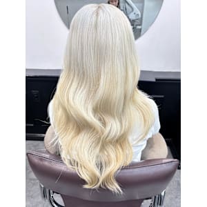 ホワイトベージュ/ケアブリーチ/抜きっぱなしブロンドカラー