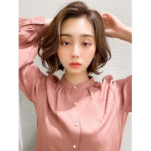 30代40代に人気の大人かわいい前髪ありのくびれショート