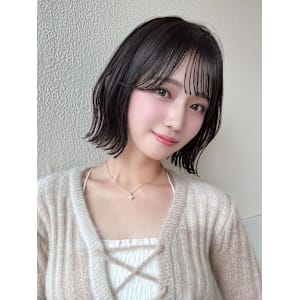 30代40代に人気の大人かわいい前髪ありのくびれショート