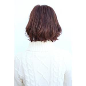 ピンクベージュが可愛いレイヤーボブ