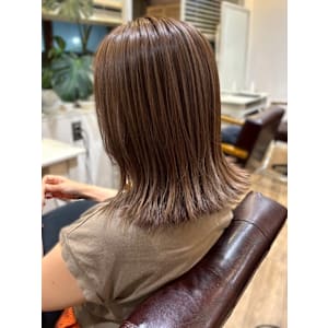 外ハネ チョコレートブラウン ハイライト 艶髪 20代