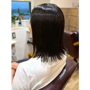 ストレート 髪質改善 外ハネ 黒髪 寒色カラー 艶髪 30代