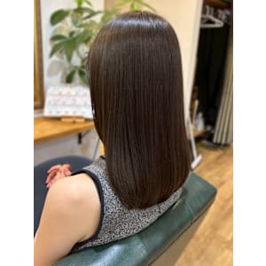 オリーブグレージュ 透明感カラー 髪質改善 20代 艶髪