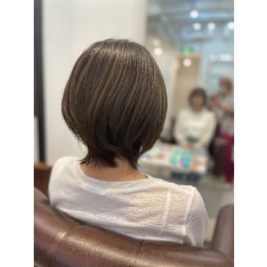 アドミオカラー