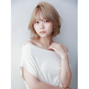 ミルクティーベージュ　デザインカラー　レイヤーボブ