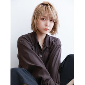 レイヤーボブ　ミルクティーベージュ　デザインカラー