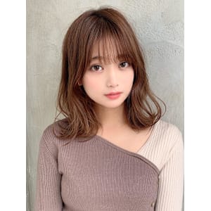 2wayバングでイメチェン顔まわりレイヤーのくびれヘアが人気