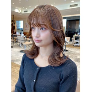 2wayバングでイメチェン顔まわりレイヤーのくびれヘアが人気