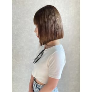 切りっぱなしボブ/艶カラー